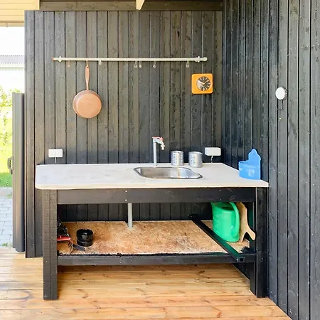 Nature And Calm In Modern On Tuse Naes בית נופש