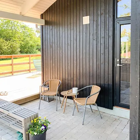 Nature And Calm In Modern On Tuse Naes Feriehus *